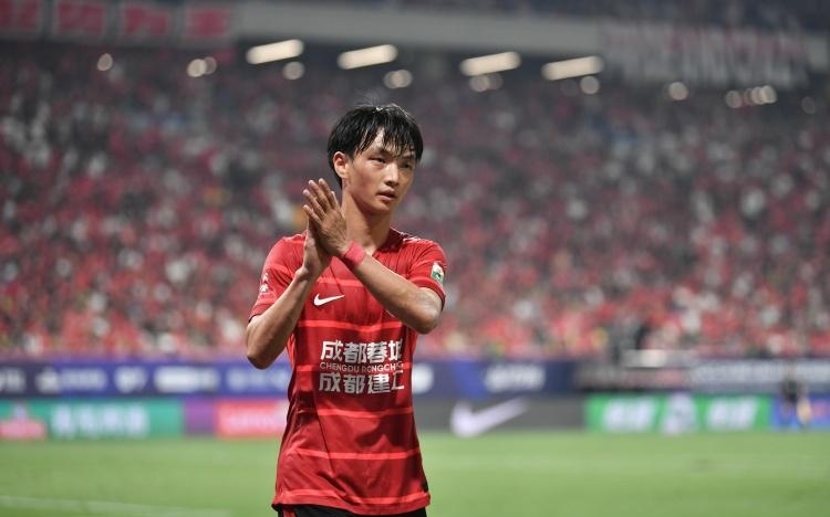 杨明洋，奔跑与拼搏中的团队之魂